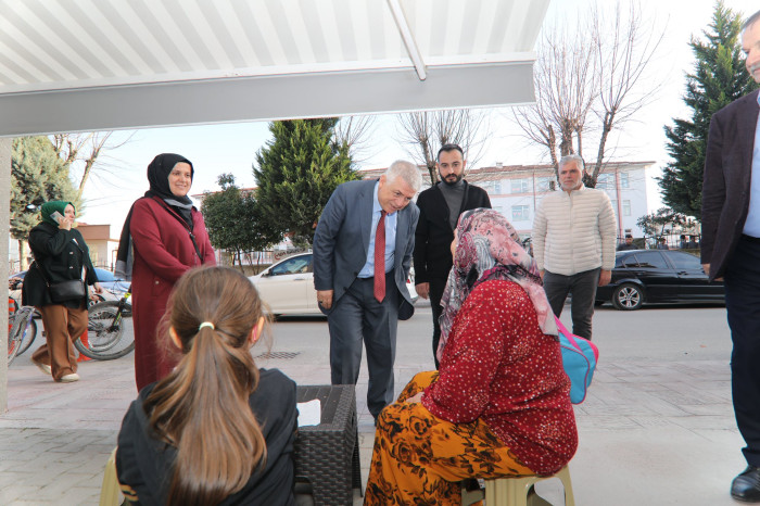 Ak Parti Belediyeciliği Birliğin Simgesidir.