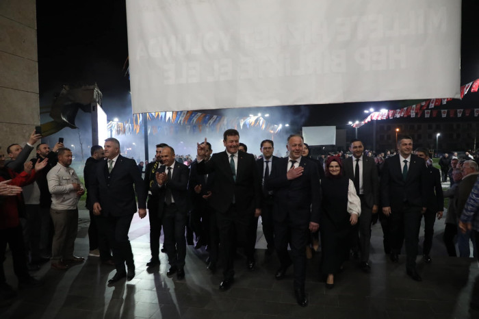 Cumhur İttifakı Coşkusu Salonlara Sığmadı