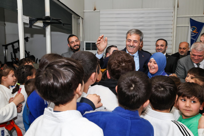 Her ilçede yeni spor tesisleri inşa edeceğiz