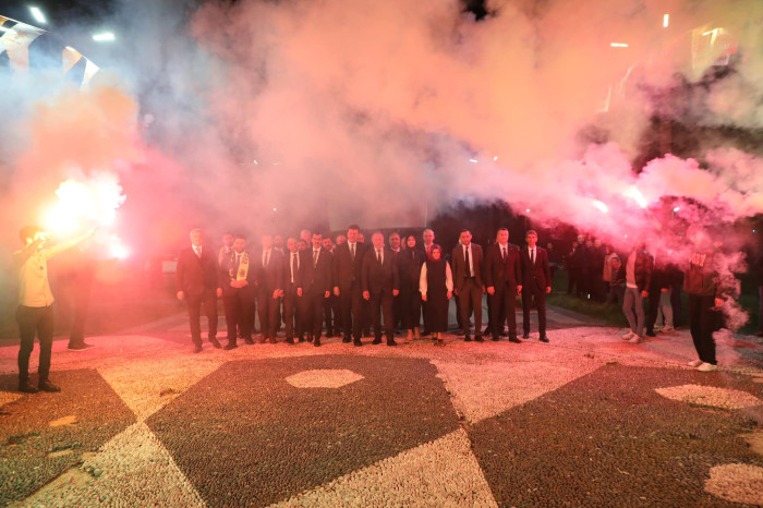 Cumhur İttifakı Coşkusu Salonlara Sığmadı