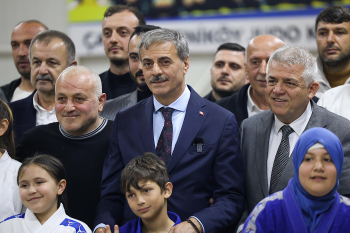 Her ilçede yeni spor tesisleri inşa edeceğiz