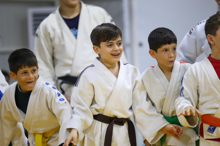Her ilçede yeni spor tesisleri inşa edeceğiz