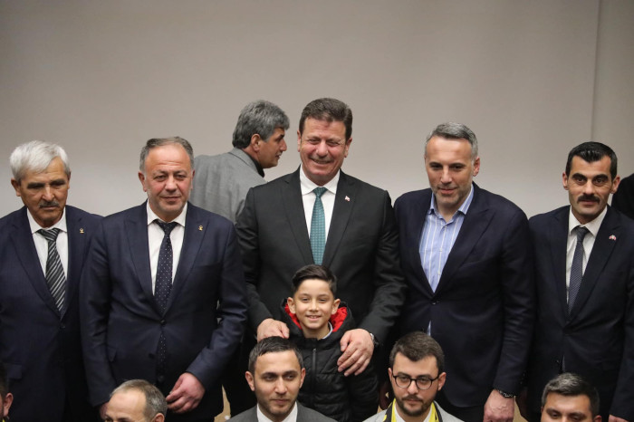 Cumhur İttifakı Coşkusu Salonlara Sığmadı