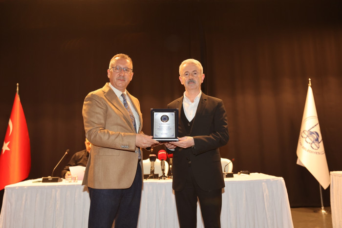 IŞIKSU'dan Meclise Teşekkür Plaketi