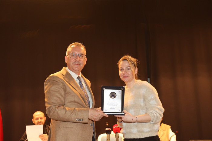 IŞIKSU'dan Meclise Teşekkür Plaketi
