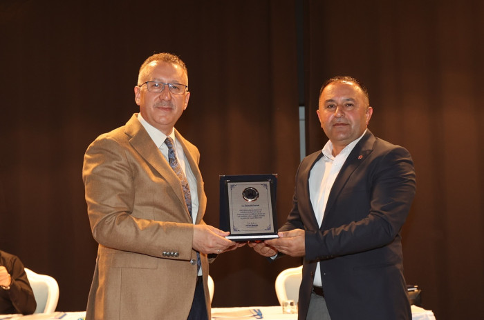 IŞIKSU'dan Meclise Teşekkür Plaketi