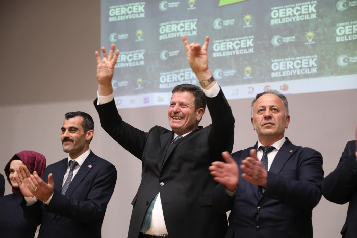 Cumhur İttifakı Coşkusu Salonlara Sığmadı