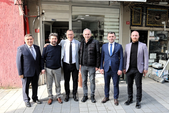Kapı Kapı Dolaşmaya Devam