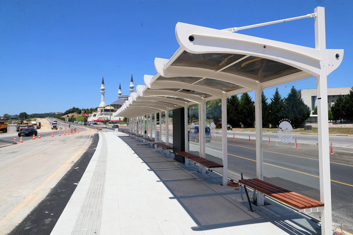 13 istasyonlu metrobüs hattında akıllı durakların montajı başladı