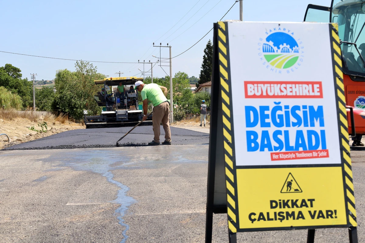 30 iş makinası, 50 kişilik ekiple yoğun çalışma Büyükşehir Kaynarca’da asfalt mesaisini sürdürüyor
