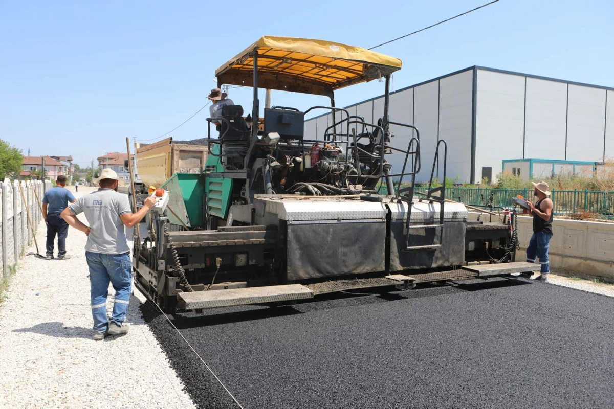 Arifiye Belediyesi Asfalt Çalışmalarını Sürdürüyor