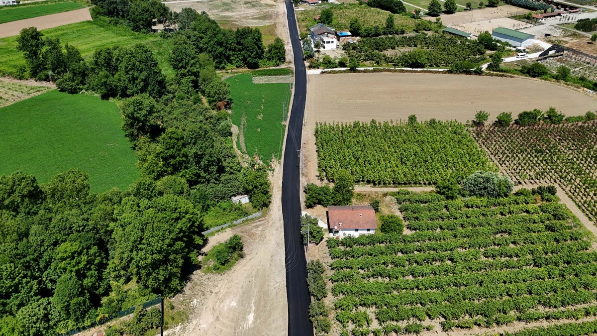 Arifiye’nin iki büyük mahallesini bağlayan yol Büyükşehirle sil baştan