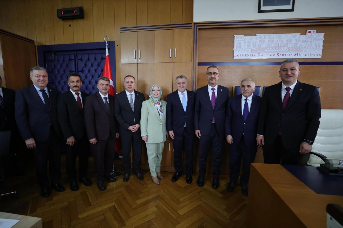 Başkan Osman Çelik’ten Başkentte Serdivan İçin Yoğun Mesai