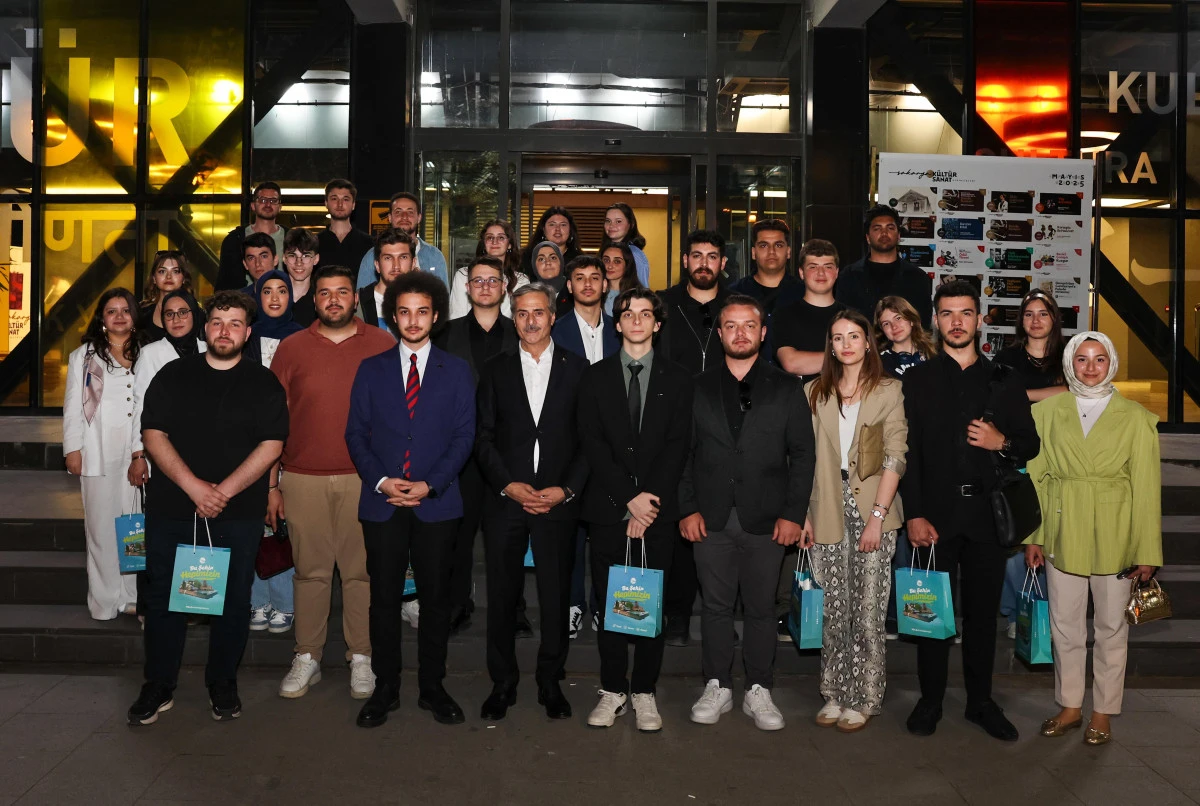 Başkan Yusuf Alemdar gençlerle koyu bir Sakarya sohbetinde buluştu 