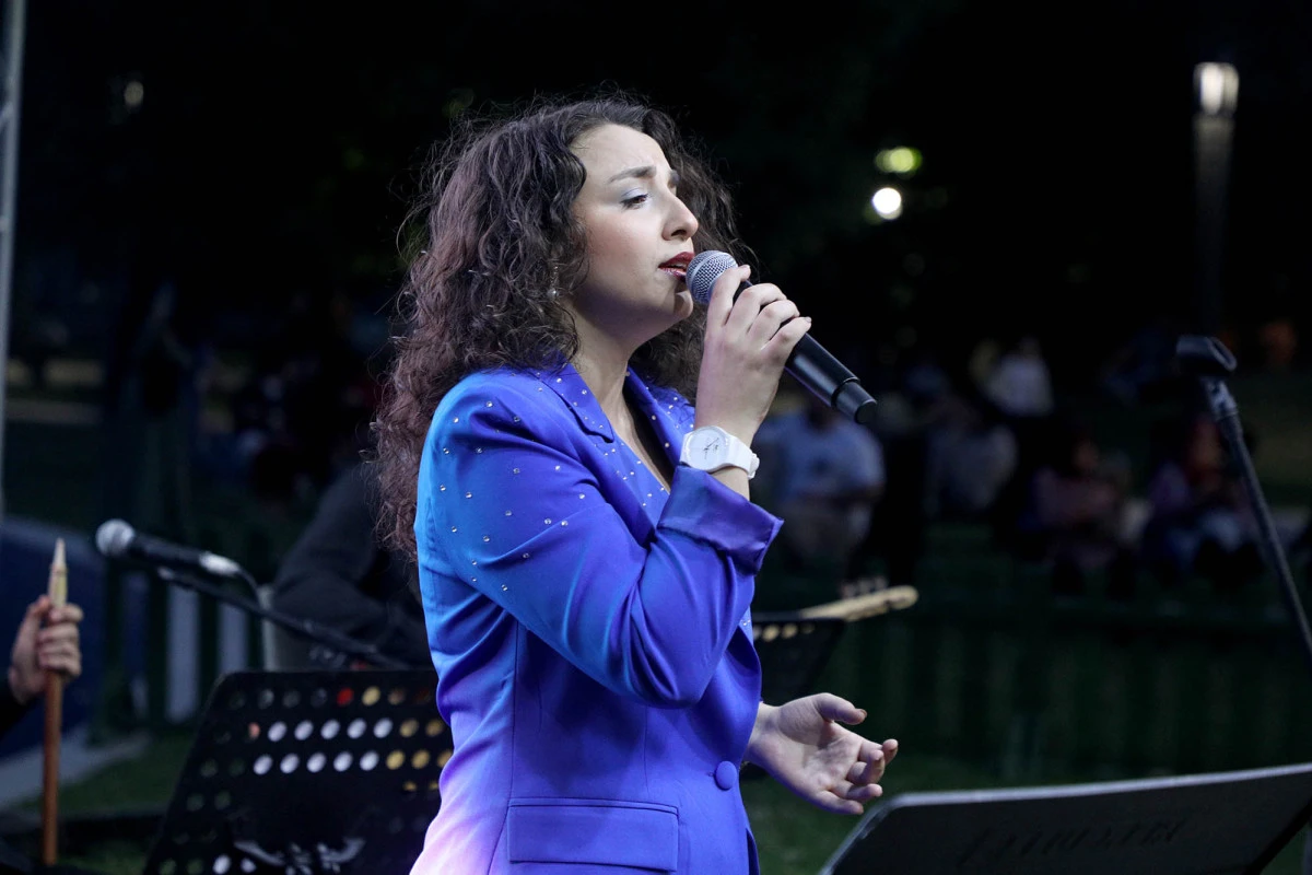 Büyükşehir’in yaz konserleri Millet Bahçesi’nde festival havasına dönüştü: Elif Kayacan’dan unutulmaz performans