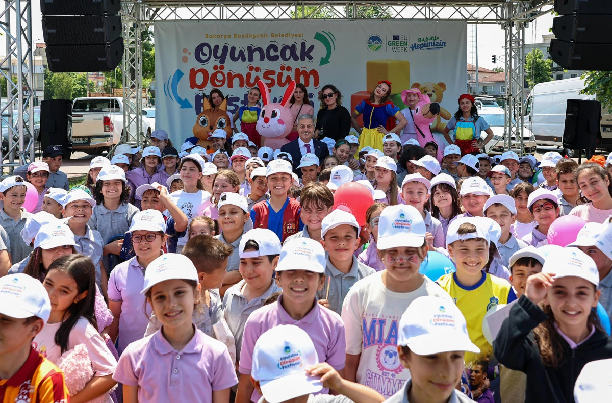Çocuklar Sakarya’da bir ilke misafir oldu: Oyuncak Festivali’nde rengarenk buluşma