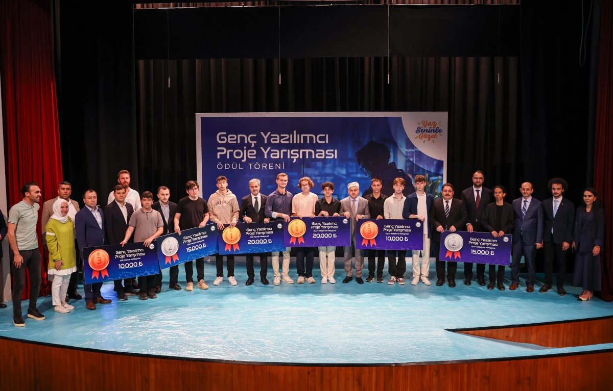 Genç Yazılımcı Proje Yarışması’nda ödüller sahiplerinin oldu “Takip eden değil, tasarlayan, üreten, yön veren bir gençliğimiz var”