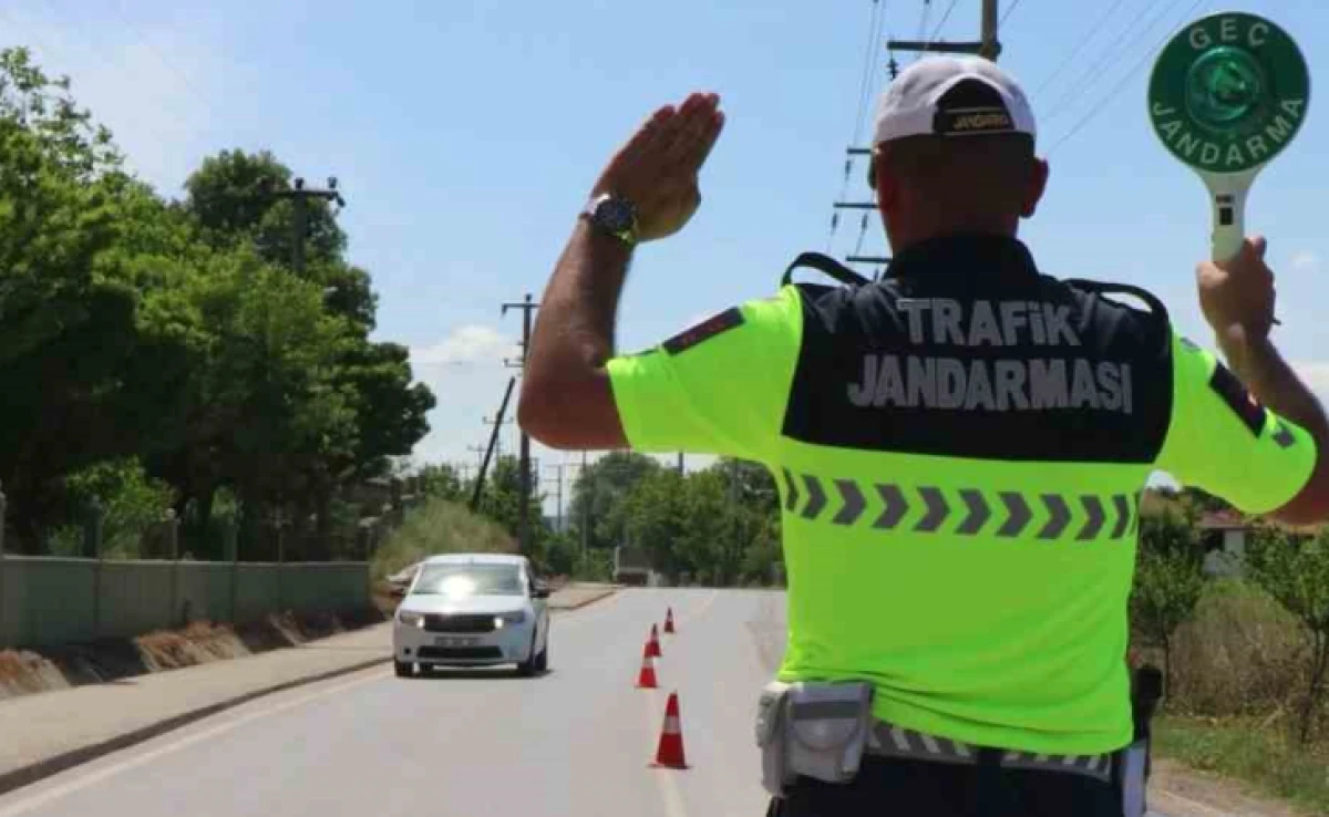 Jandarmadan trafik mesaisi: 6 ayda 809 bin 275 araç denetlendi