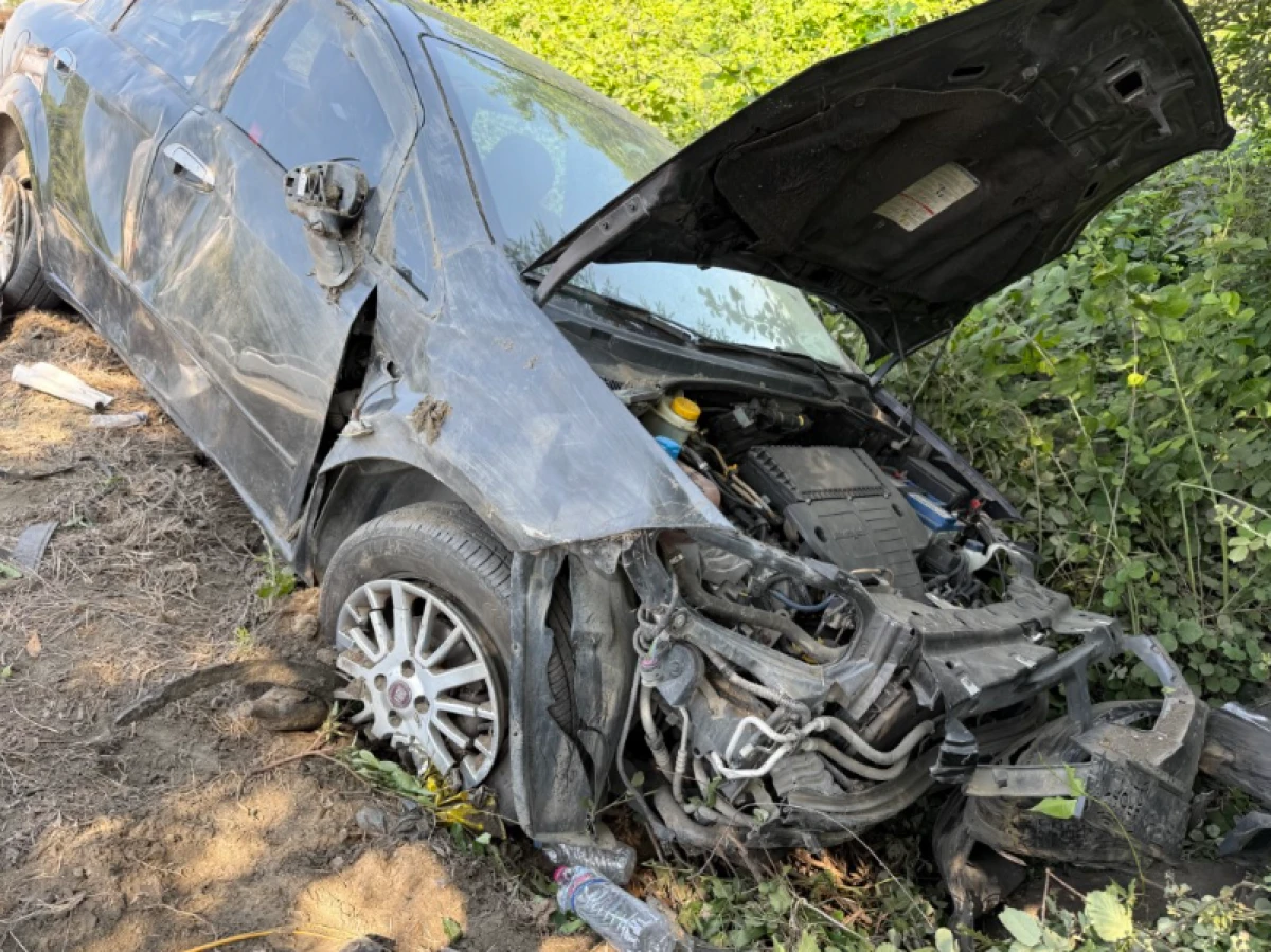 Kontrolden çıkarak bariyerlere çarpan otomobile tanker çarptı: 7 yaralı