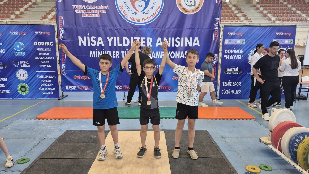 Minikler Halter Şampiyonasında Serdivanlı Sporcu Zirvede