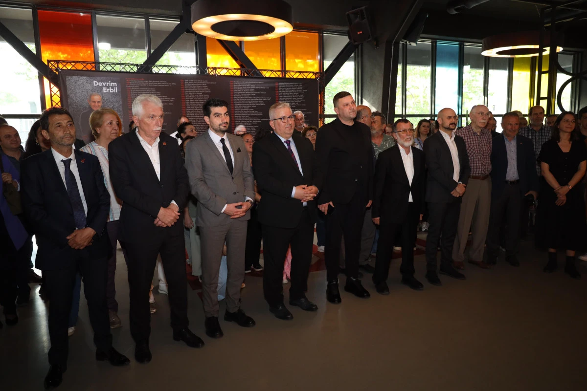Ressam Devrim Erbil’in ‘Yatay Derinlik’ sergisi OSM’de kapılarını açtı