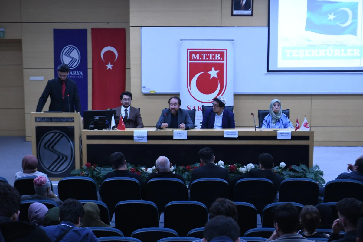 Sakarya Üniversitesinde Doğu Türkistan Paneli Düzenlendi