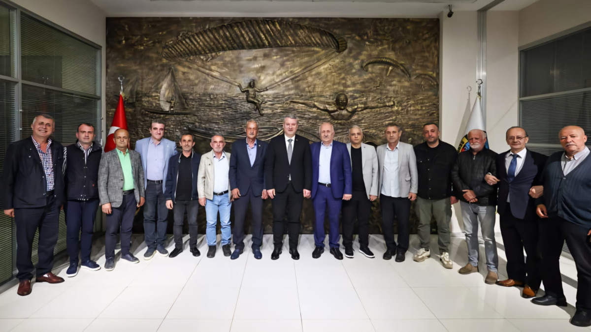 Serdivan Belediye Başkanı Osman Çelik, Sakarya Makedonya ve Tüm Göçmenler Derneği Başkanı Zeki Sürer ve Yönetimini ağırladı