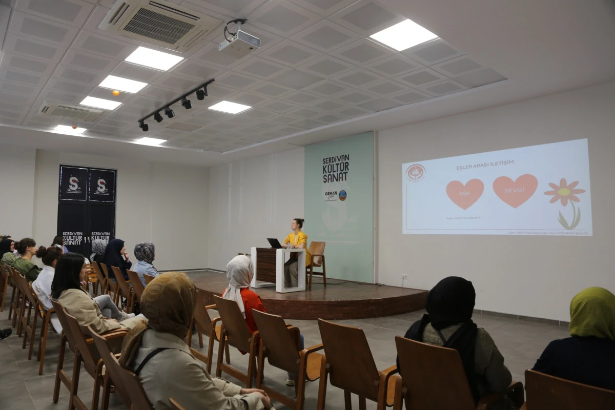 Serdivan’da Aile İçi İletişim Seminerine Yoğun İlgi