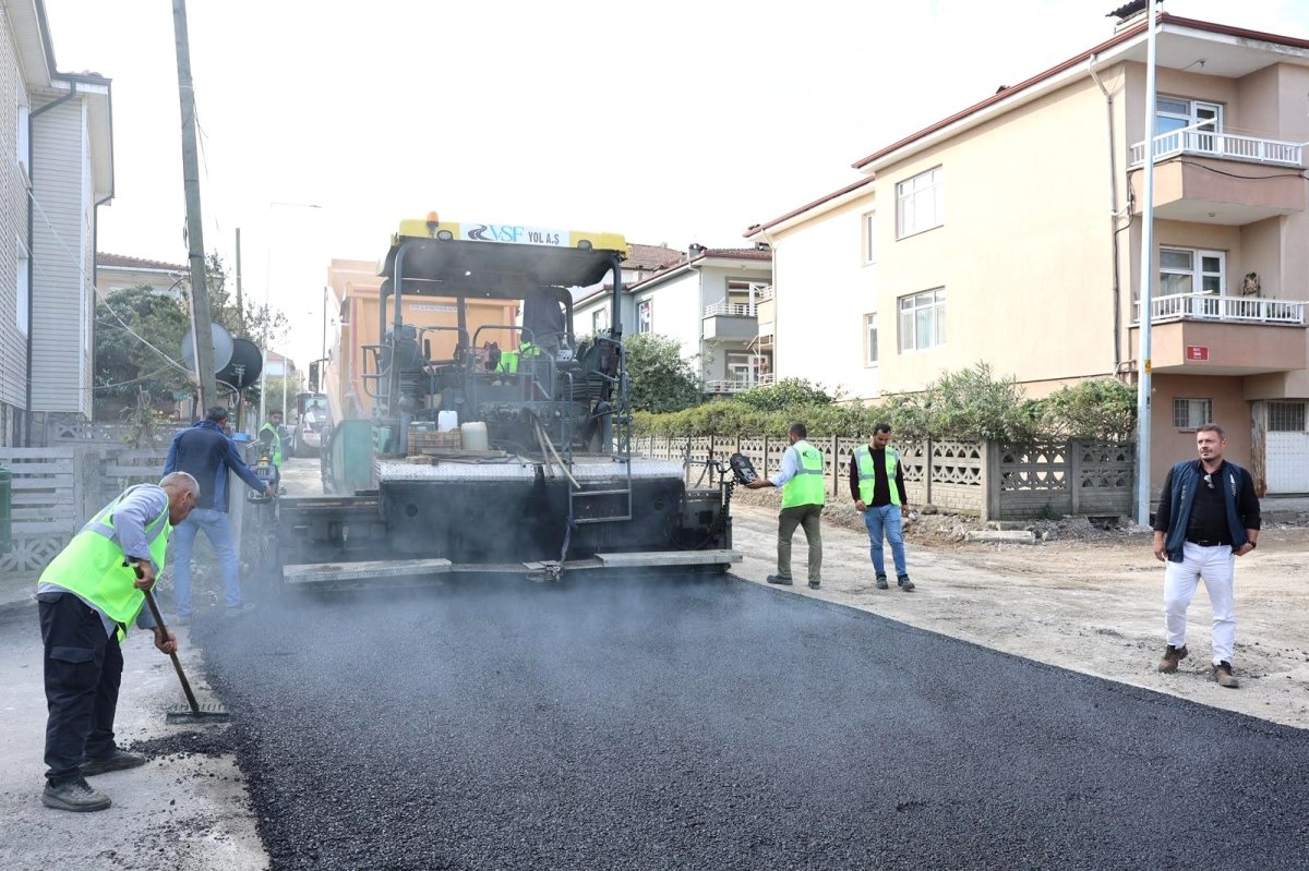 Erenler Belediyesi Ertuğrul Gazi Caddesini Asfalt İle Yeniliyor