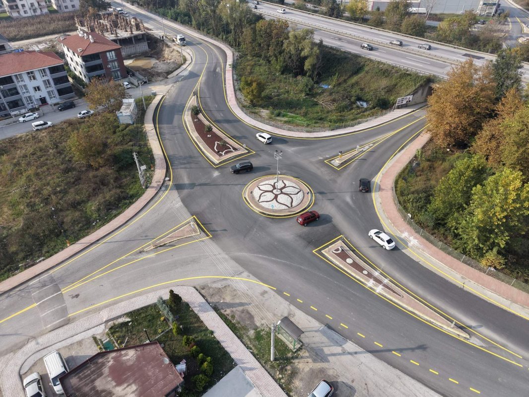 Atatürk Caddesi’nde Yol Çizgileri Çiziliyor, Kaldırım Çalışmaları Başlıyor!